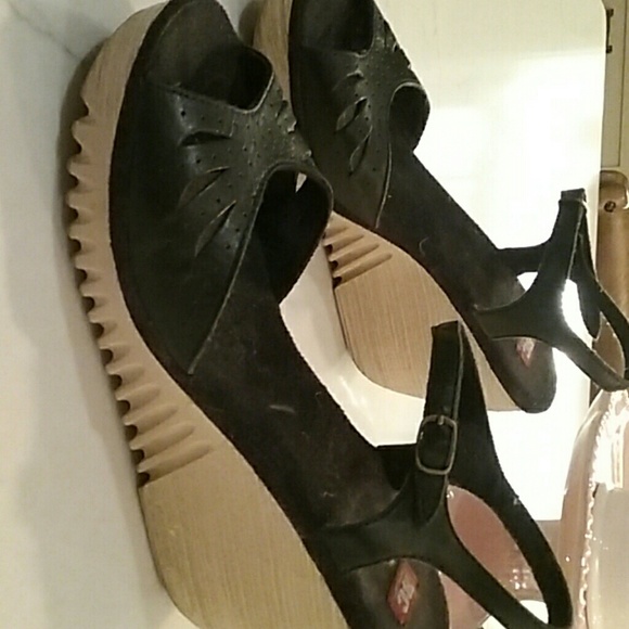Shoes - Picture 2 of 5